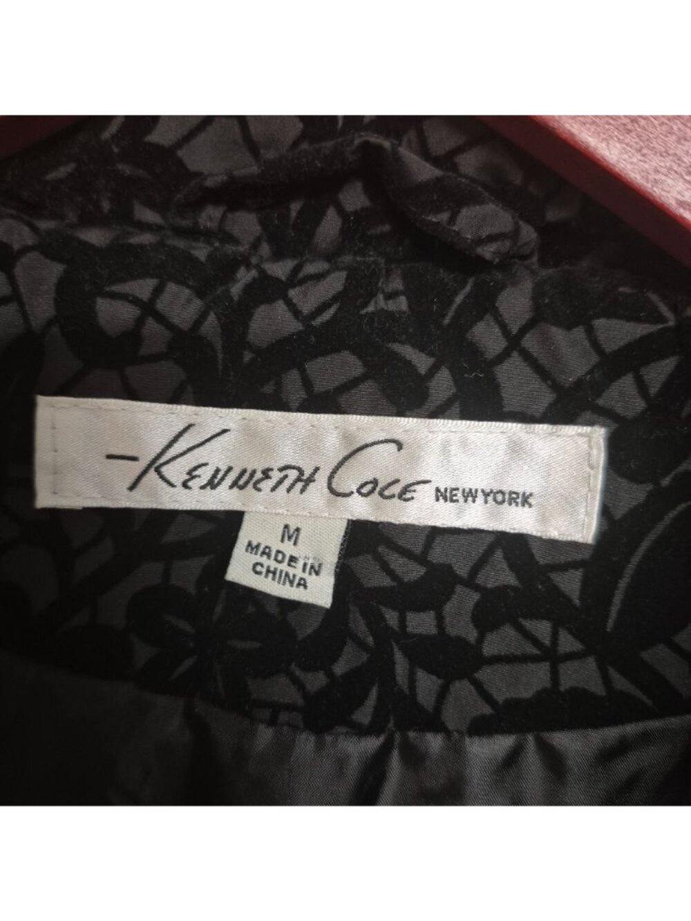 Kenneth Cole New York Women's Black Velvet Floral Quilted Zip-Up Sleeveless Vest - Picture 4 of 6